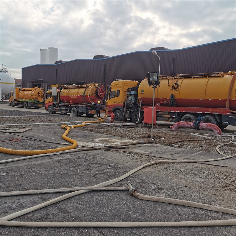 托克逊污水池清理