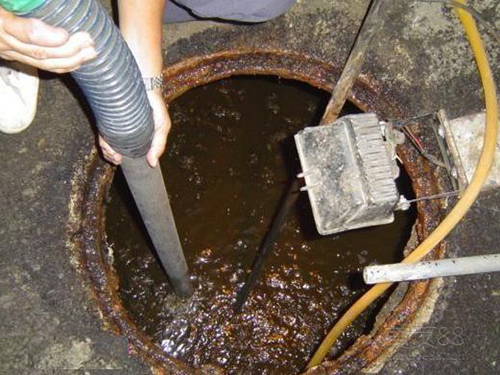 托克逊隔油池清理